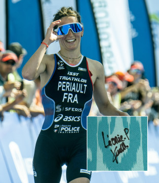 T-shirt signed by Leonie Periault World Triathlon Championship Series Samarkand 2026